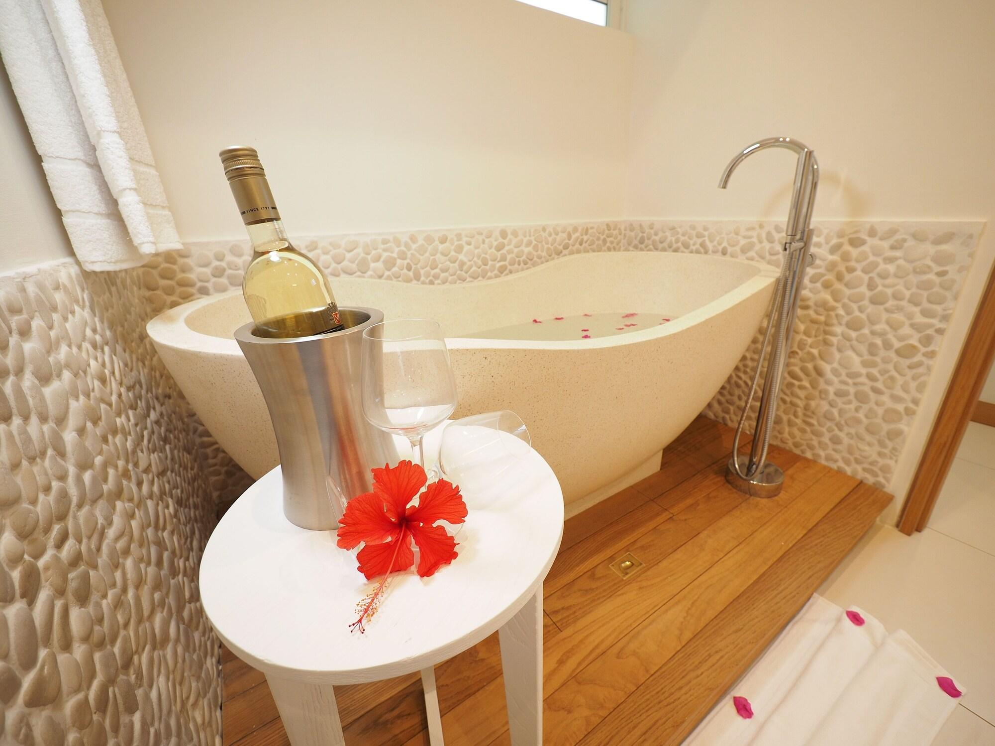 Myra Seafront Suites With Lov Cap Malheureux Luaran gambar